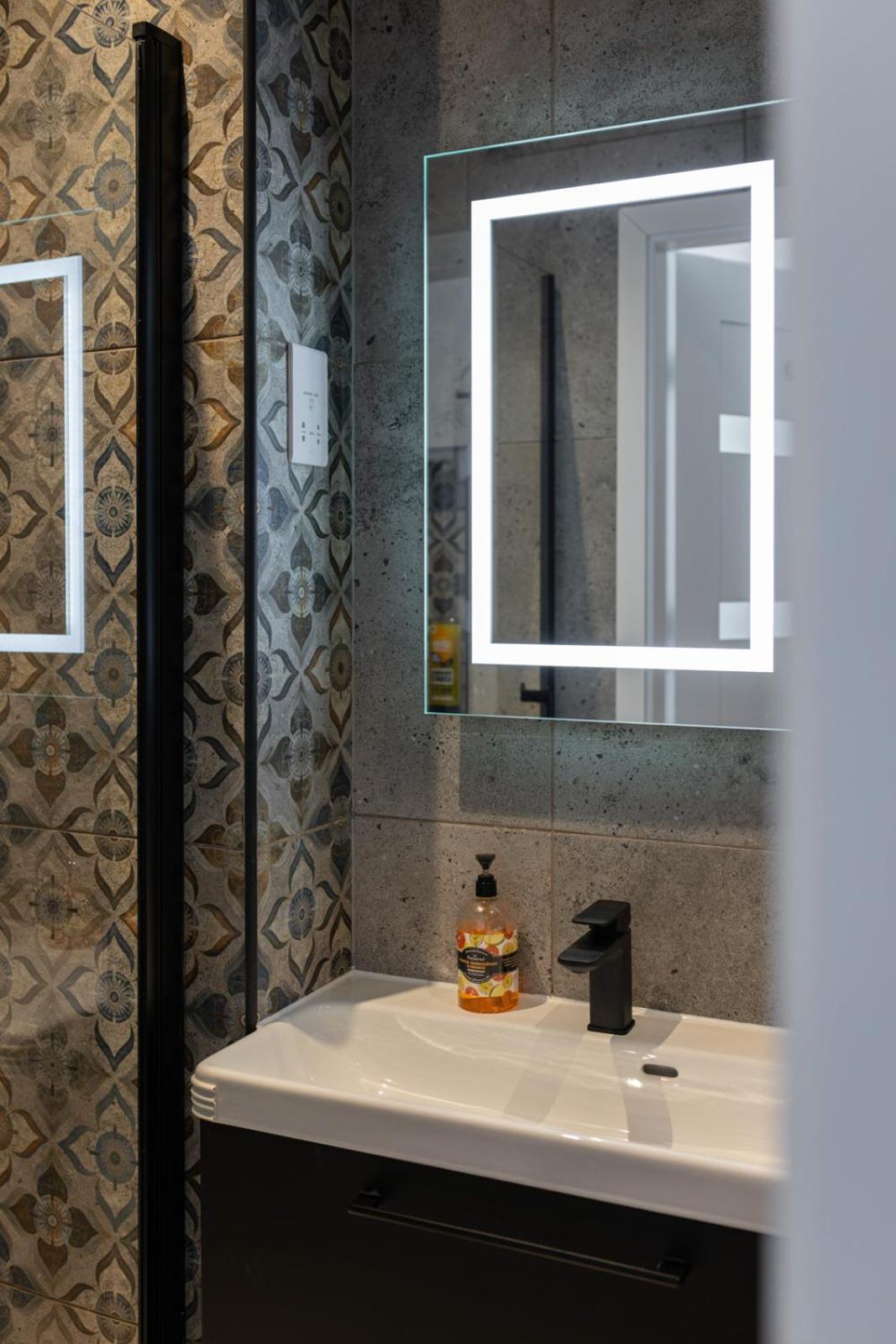 Flatzy - 16 Guests 4 En-Suite Central Apartment A Liverpool Buitenkant foto